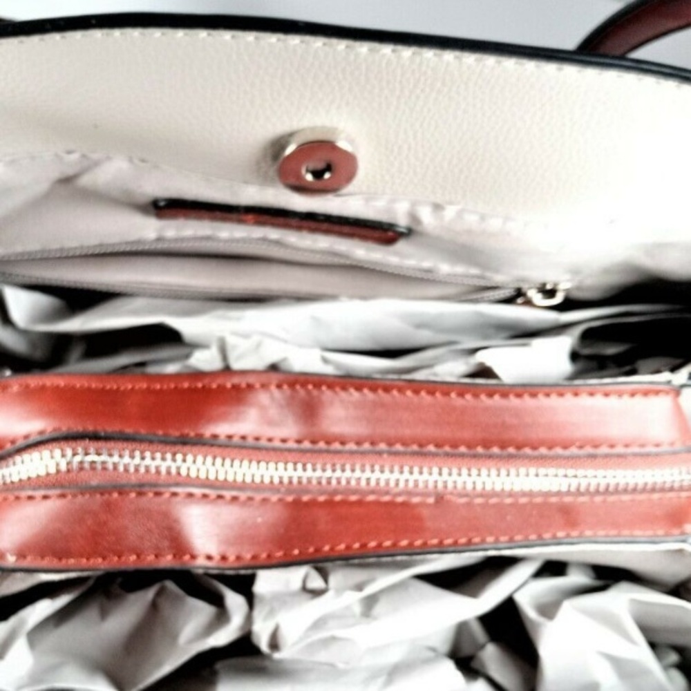 Adrienne Vittadini Purse - Picture 5 of 7